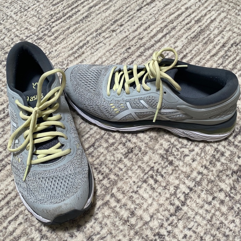 ASICS gel Kayano 24 gray yellow laces